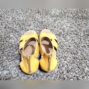 Ladies casual shoes. Size 8.5